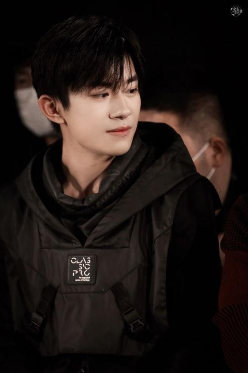 娱乐圈吃瓜爆料贺峻霖,揭秘明星背后的真实故事