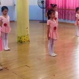 小小兵舞蹈背景